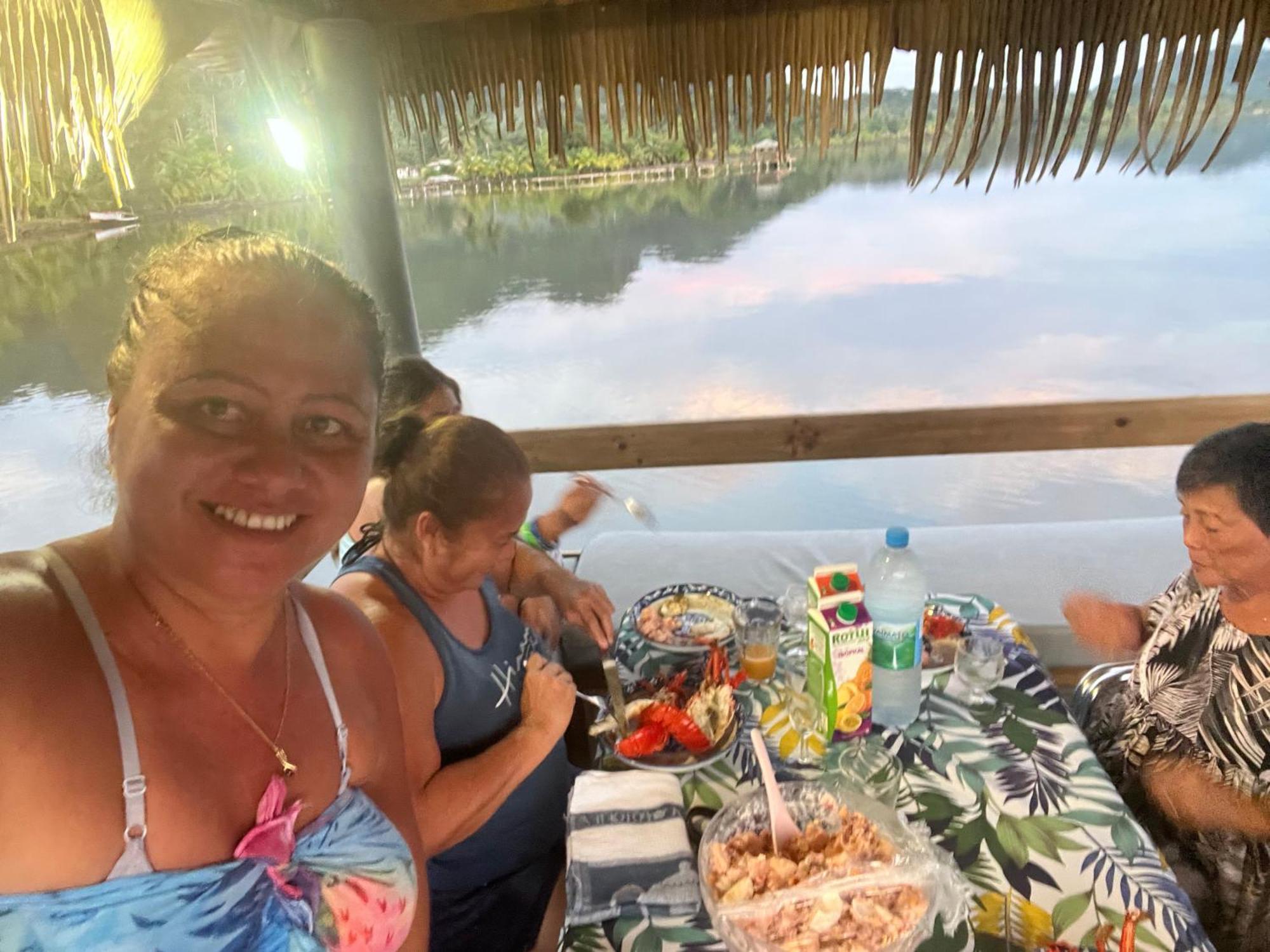 Manatini Lodge Faie エクステリア 写真
