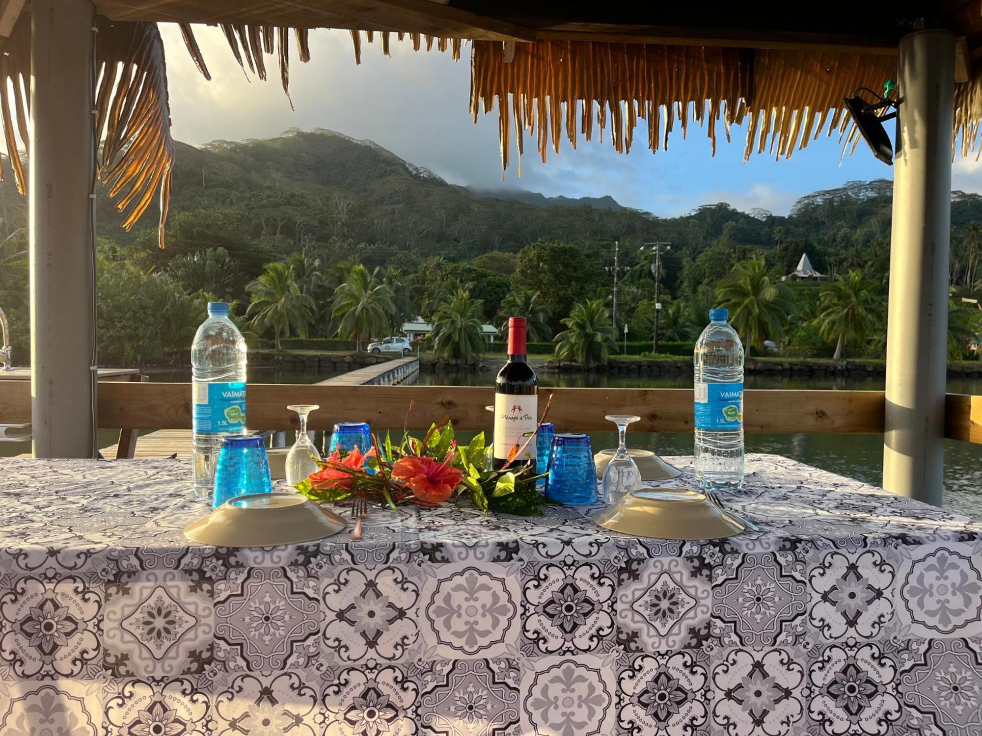 Manatini Lodge Faie エクステリア 写真